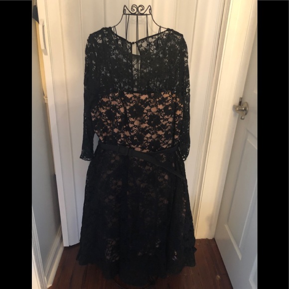 Dresses & Skirts - Lace party dress